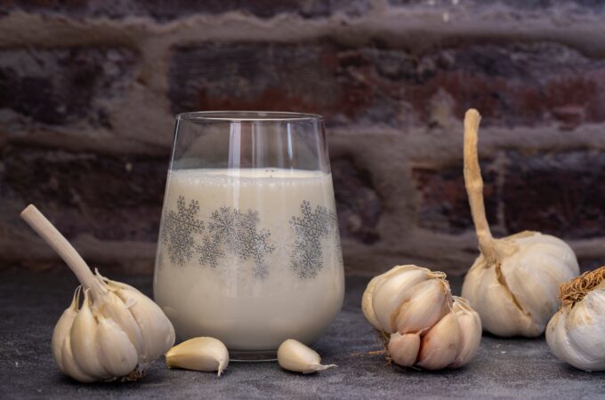 5 Reasons You Should Be Drinking Garlic Milk - The Holistic Highway - Ayurveda