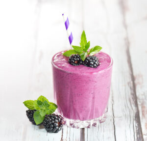 Lemon-Thyme Blueberry Smoothie: 5 Smoothies for Glowing Healthy Skin - The Holistic Highway - Ayurveda